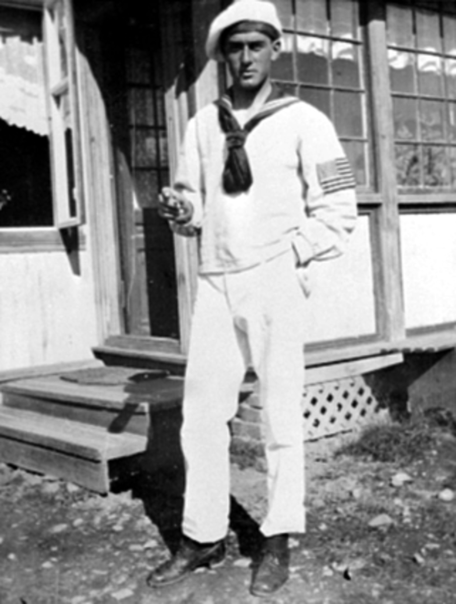 Anno Domkirkeodden, PORTRETT STEIN AKRE I AMERIKANSK MARINEUNIFORM, SKAL PÅ MASKERADE