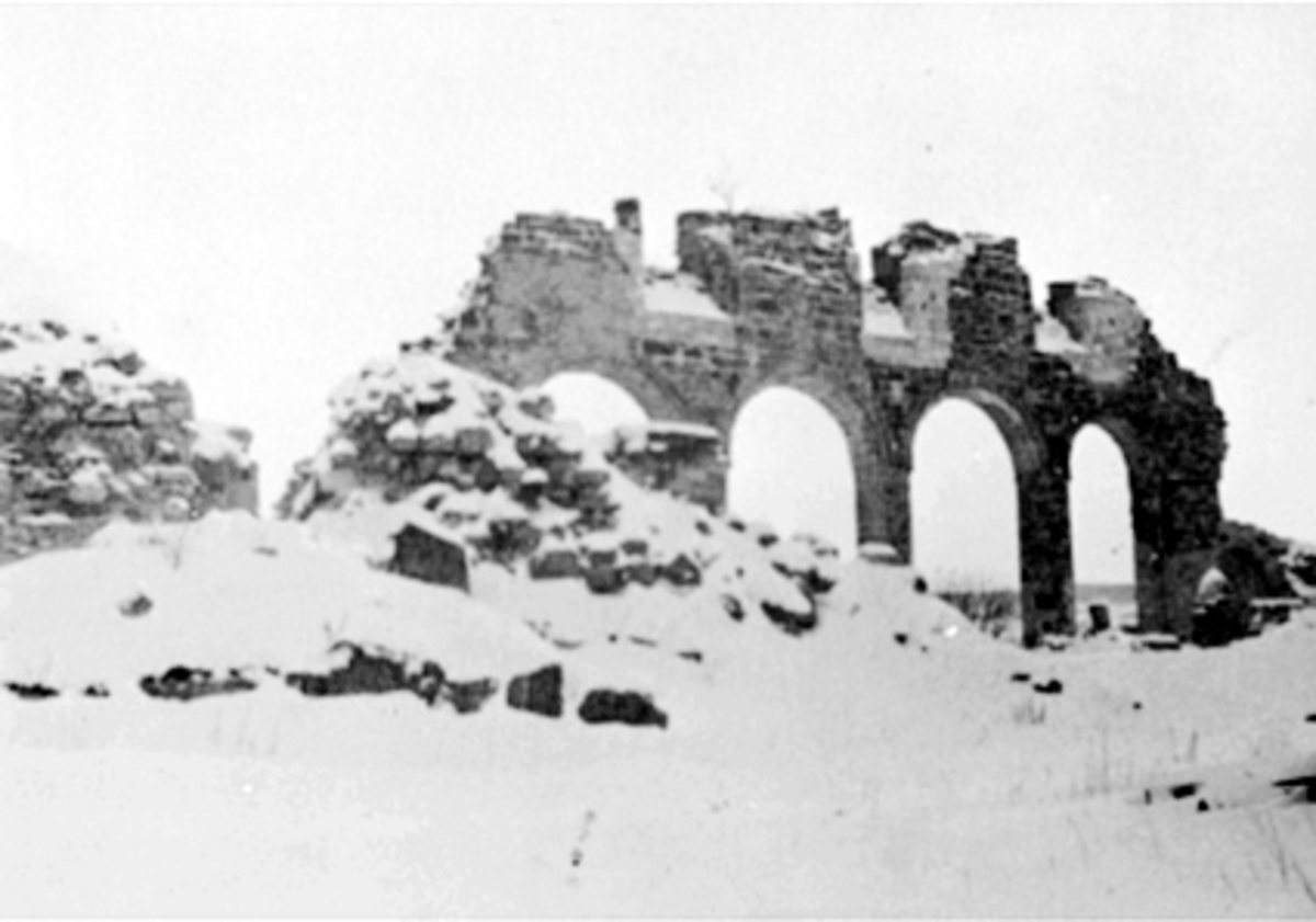 Anno Domkirkeodden, DOMKIRKERUINEN SETT FRA NORD-ØST, VINTER, HEDMARKSMUSEET OG DOMKIRKEODDEN
