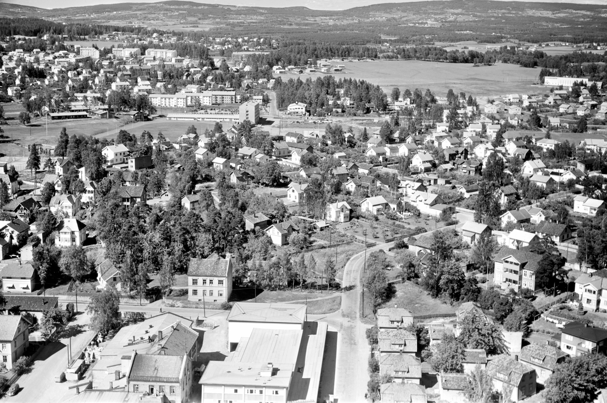 Widerøes Flyveselskap A/S, FLYFOTO OVERSIKT FRA ØSTREGATE/BRUGATA, BRISKEBYEN MOT UTSTILLINGSPLASSEN