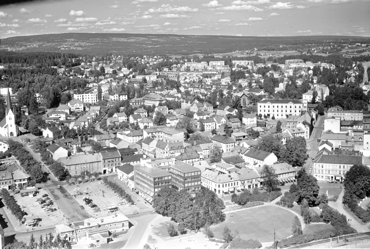 Widerøes Flyveselskap A/S, FLYFOTO STORTORGET, STRANDGATA, TORGGATA, HAMAR DOMKIRKE, SENTRUM MOT BØRSTAD