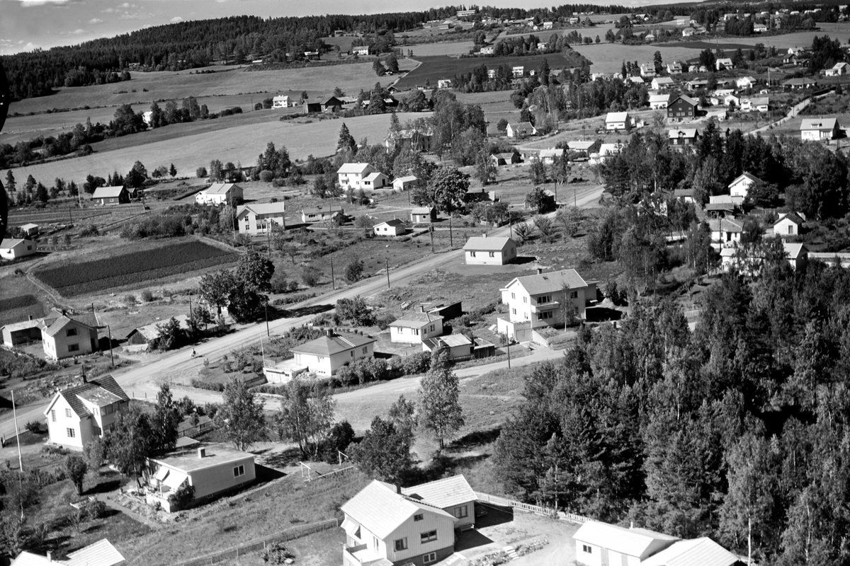 Widerøes Flyveselskap A/S, FLYFOTO OVERSIKT HAMAR VEST FØR UTBYGGING VOGNVEGEN/OLE VIGSGATE.
