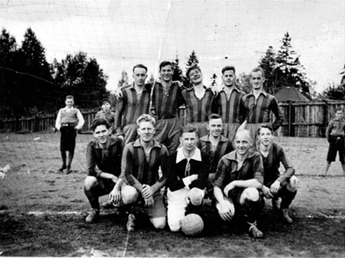 Anno Domkirkeodden, GRUPPE 11 FORBALLSPILLERE, HAMAR IDRETTSLAG, H. I. L. FOTBALLAG. LAGOPPSTILLING