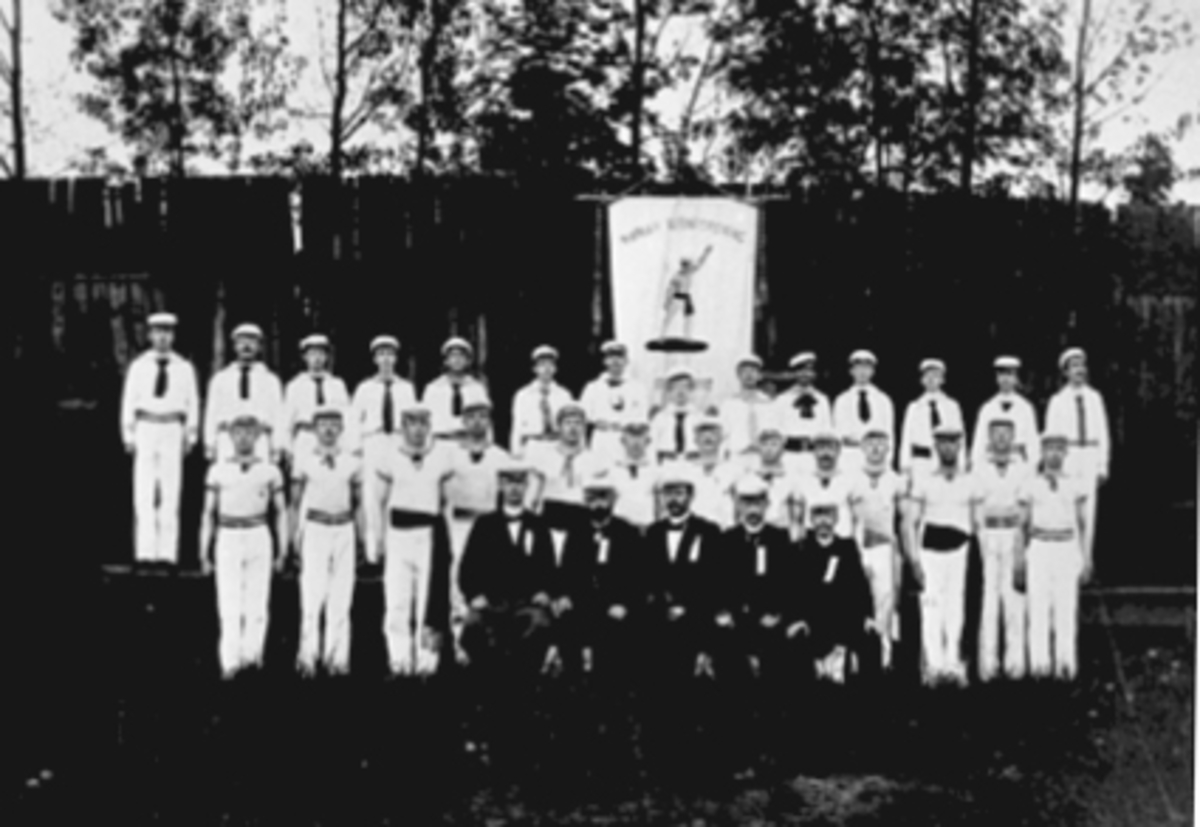 Anno Domkirkeodden, GRUPPE, HAMAR TURNFORENINGS HERRETROPP, 32 MENNSe Idrett i Hamar gjennom 100 år. bilde nr. 80Se reg. skjema for navn