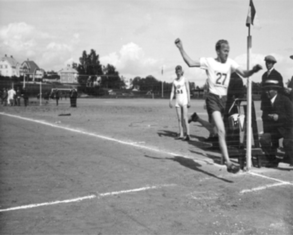 Anno Domkirkeodden, FRIIDRETTSUTØVER, TRESTEG, HAMAR STADION, DOMMERE, TILSKUERE