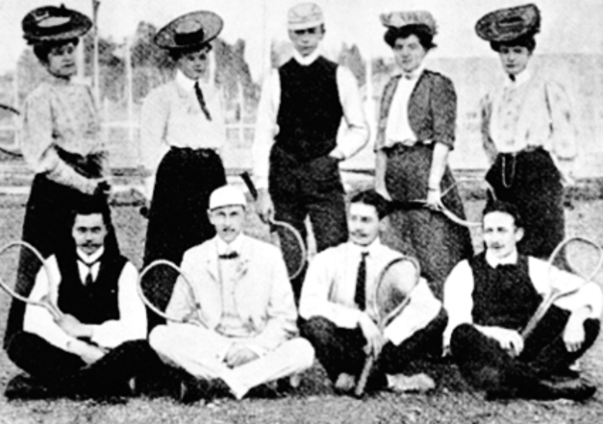 Anno Domkirkeodden, GRUPPE, 9 MEDLEMMER, HAMAR GAME CLUB-TENNISForan fra v. Georg Rasmussen, Christian Fredrik Blom Schøyen, Carl Achwabe-Hansen, Carl Arneberg. Bak fra v. Frk. Maren Lunde, Andrea Zeier, Polmar Thorshaug, Anne Piro, Helga Brodtkorp