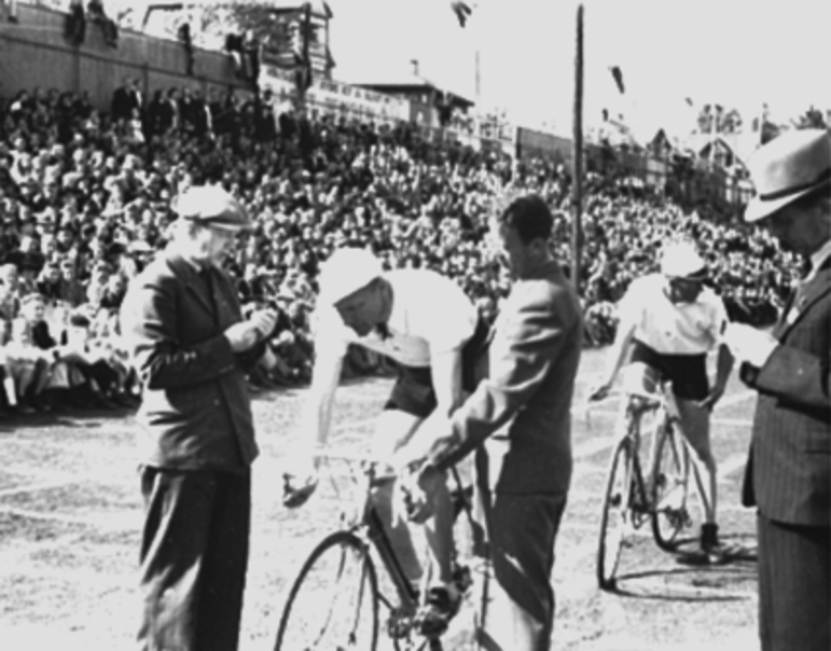 Anno Domkirkeodden, FLENGSRUD, SYKKELSPORT, STARTSTREKEN, HAMAR STADION, IDRETTENS DAG 1945