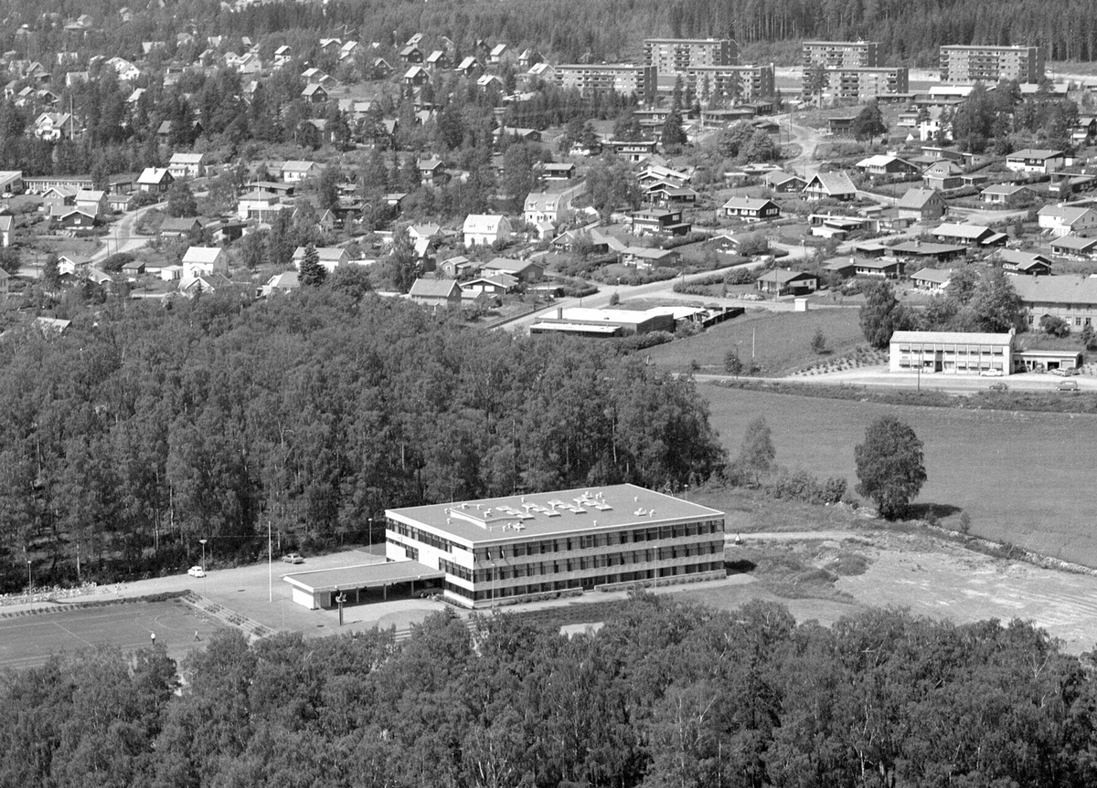 Widerøes Flyveselskap A/S, FLYFOTO, BØRSTAD UNGDOMSSKOLE, BØRSTADLUNNA MOT MÆHLUMSLØKKA