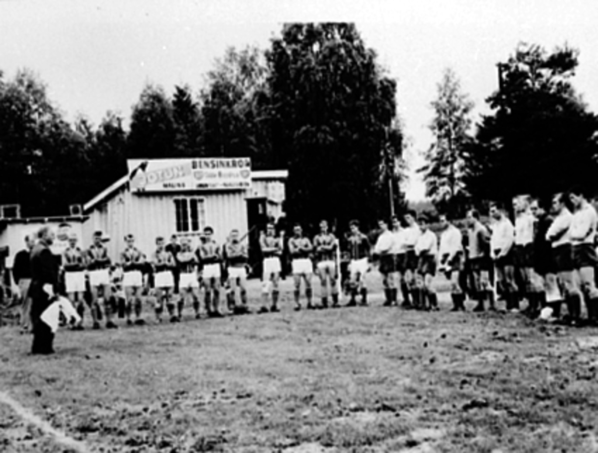 Anno Domkirkeodden, INNVIELSE AV STORHAMAR GRESSBANE, KLUBBHUSET I BAKGRUNNEN, GRUSBANE FRA 1946.