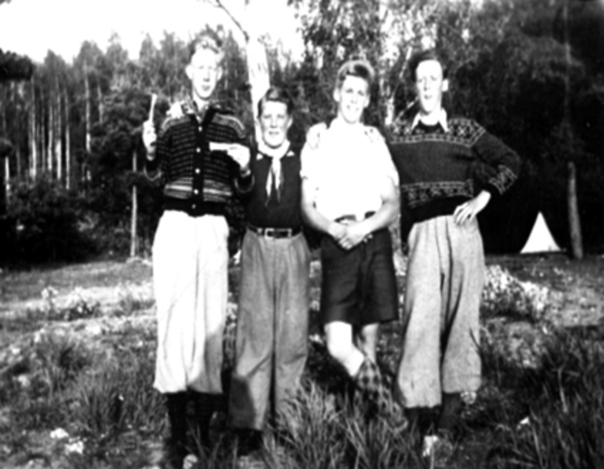 Anno Domkirkeodden, Gutter fra Håkonsgt. på sykkeltur, telttur. Leif Bergaust, Harald Hagastuen, Bjarne Stendahl, Sverre Ingvaldsen (Piril).