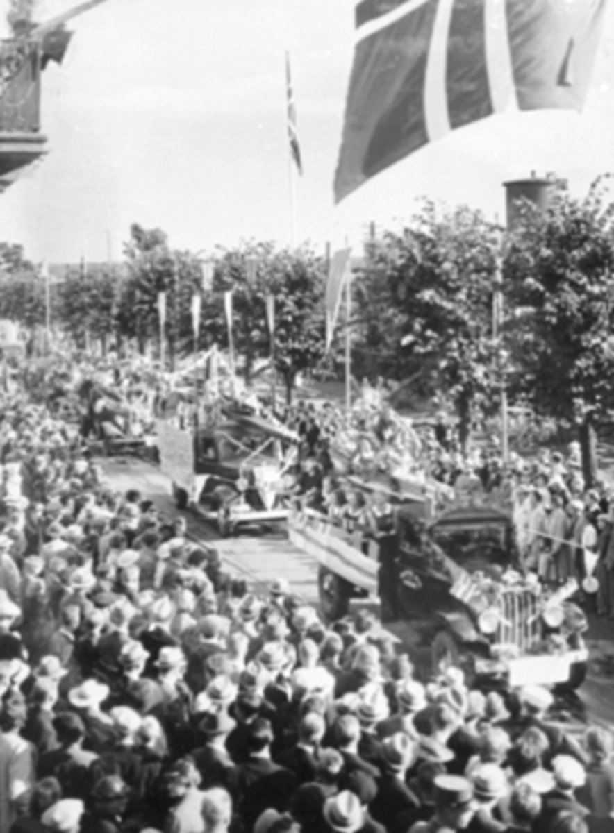Anno Domkirkeodden, OPPTOG, MANGE LASTEBILER, HAMAR ROKLUBB, STRANDGATA, MYE FOLK,