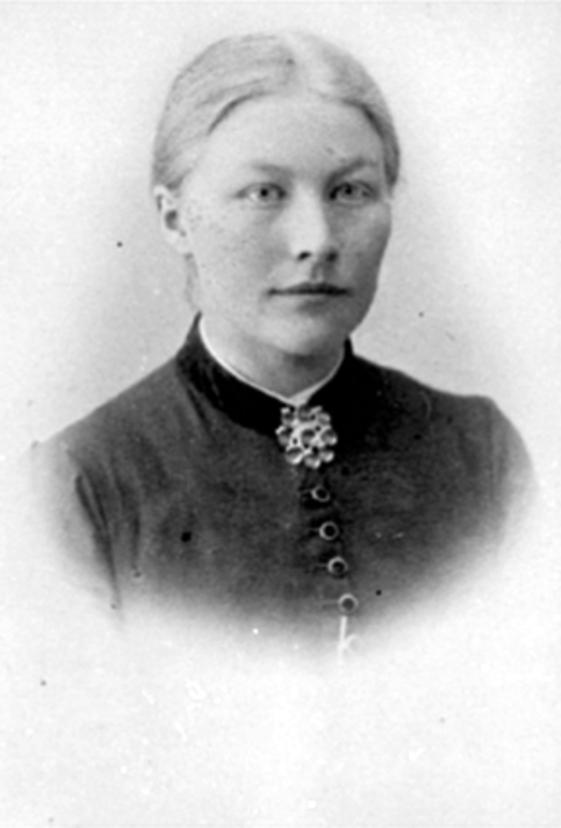 Anno Domkirkeodden, PORTRETT: KRISTINE MYHRE, G: LÆRER MYHRE, HAMAROF 8888.