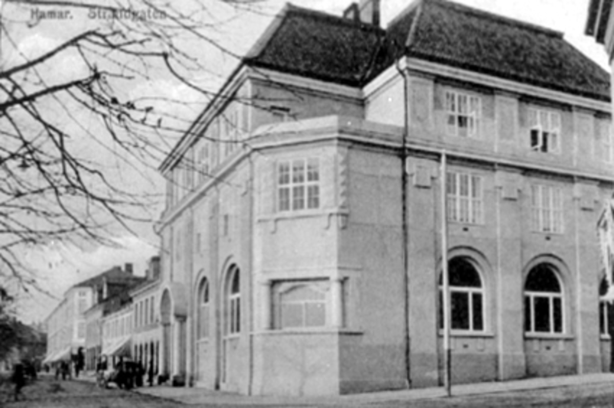 Anno Domkirkeodden, BANKEN STRANDGATA 41, HÅKONSGATE, FOLK, HESTER MED VOGNER