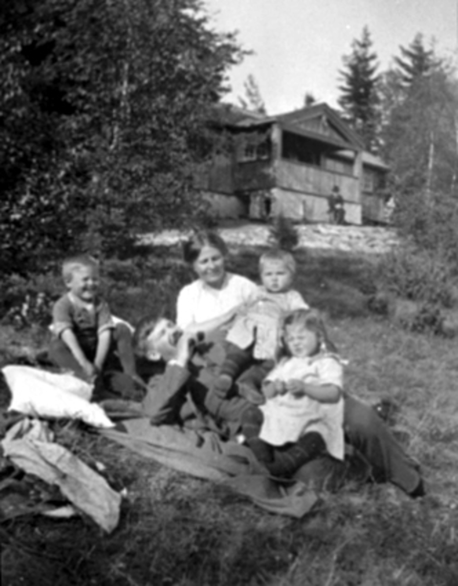Anno Domkirkeodden, GRUPPE 5, FAMILIEN ARNT JENSEN, FRILUFT, BAKKEN, FURUBERGET.