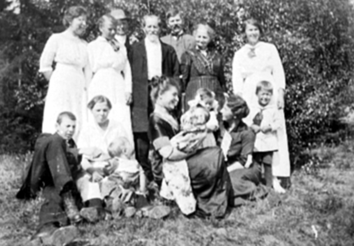 Anno Domkirkeodden, GRUPPE 15, FAMILIEN G. JENSEN, BARNDÅP.