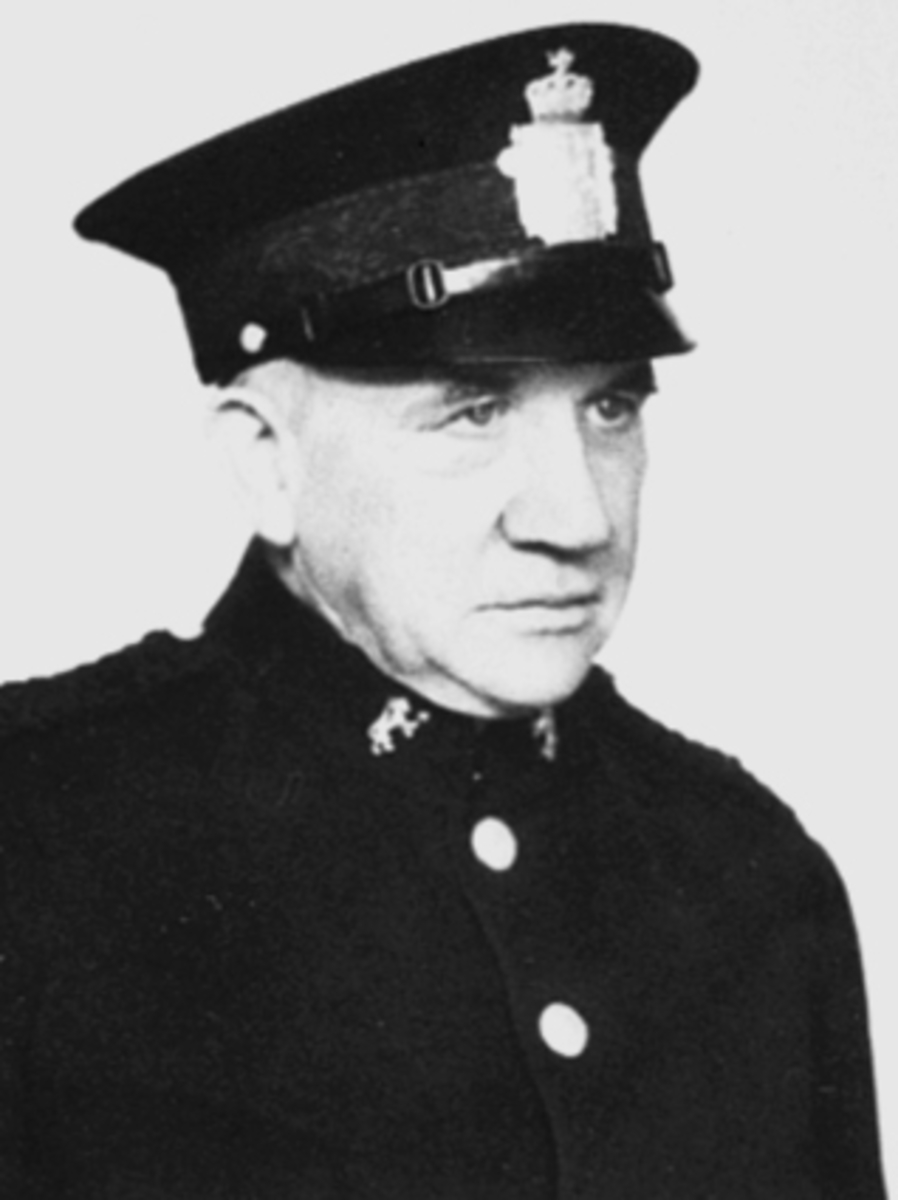 Anno Domkirkeodden, Politikonstabel Karl A: Windhoel. Han var i politiet i perioden ca. 1922-1947. Politi, uniform.