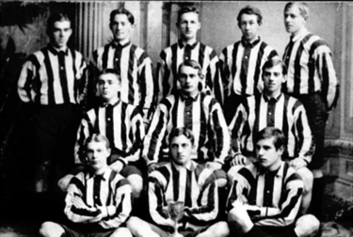 Anno Domkirkeodden, GRUPPE, HAMAR YNGLINGEFORENINGS FOTBALLAG, 11 MANN, POKALSe reg. skjema for navn. Se Idrett i Hamar gjennom 100 år. bilde nr. 107Dubb: 401-5183.