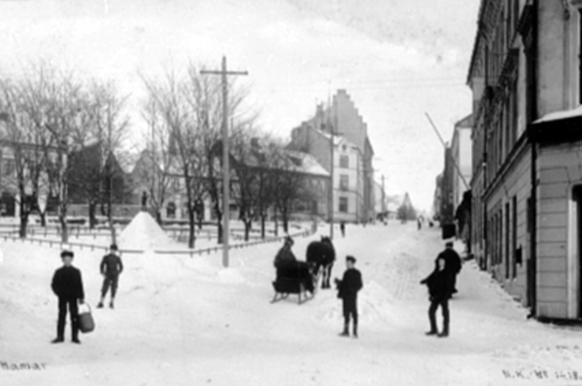 Anno Domkirkeodden, OVERSIKT TRIANGELEN, SEMINARGT. , GUTTER, HEST M/SLEDE, VINTER.