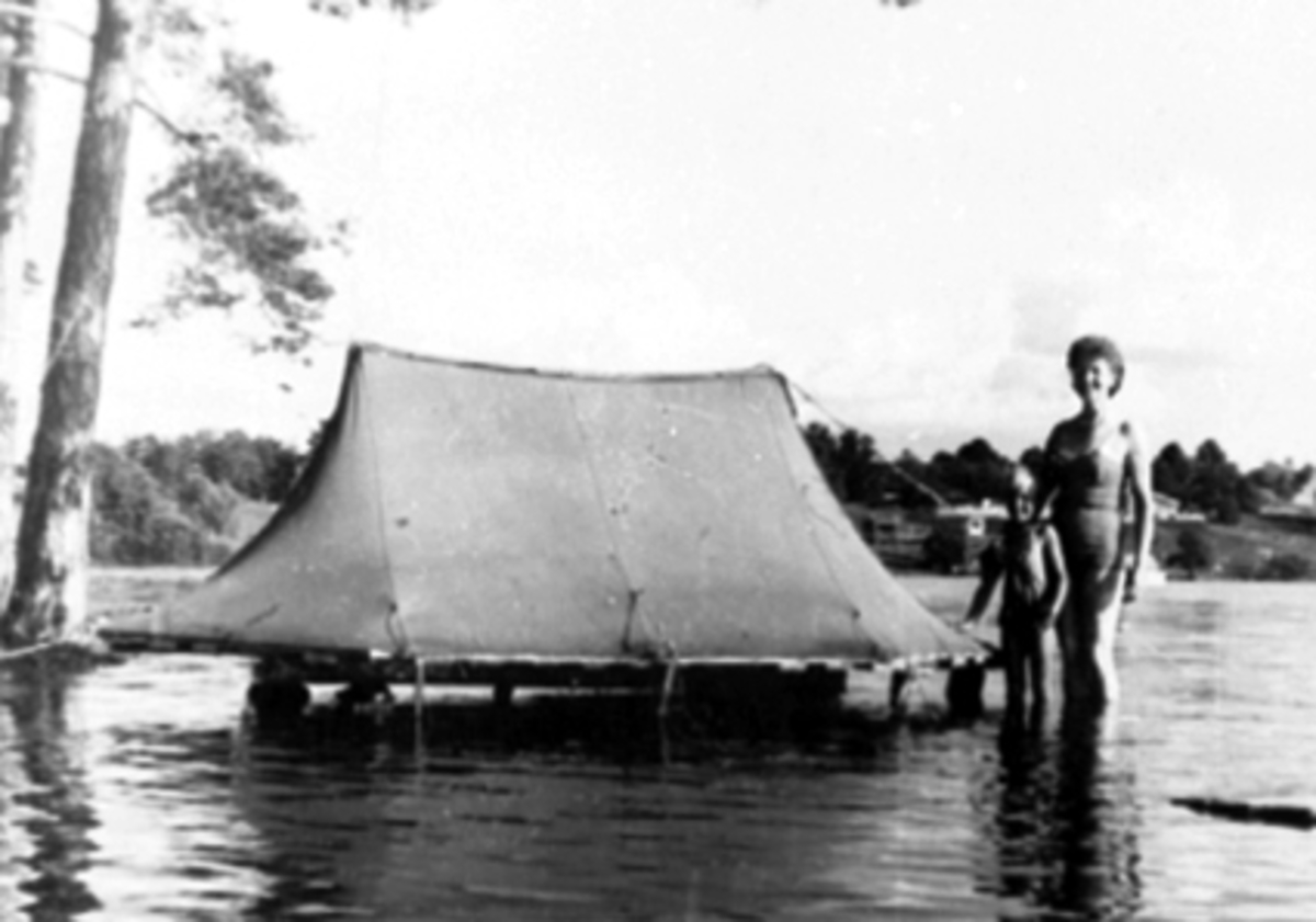 Anno Domkirkeodden, CAMPINGPLASS, TELT, FLOM, BADEGJESTER, ROSENLUNDSVIKA, DOMKIRKEODDEN