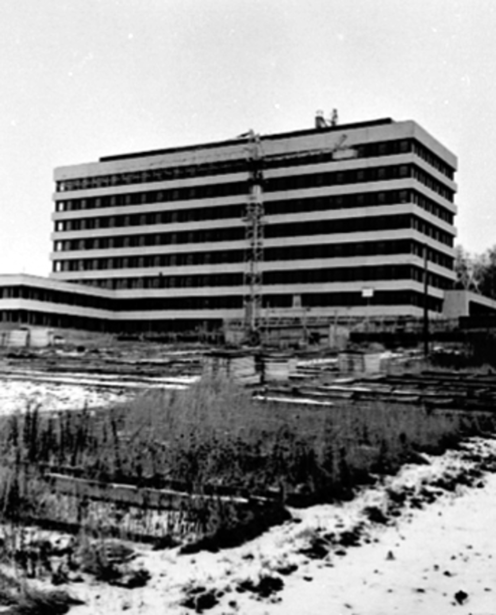 Anno Domkirkeodden, EKSTERIØR HEDMARK FYLKESHUS, UNDER BYGGING, HEDMARK FYLKESKOMMUNES ADMINISTRASJON, PARKGATA 64
