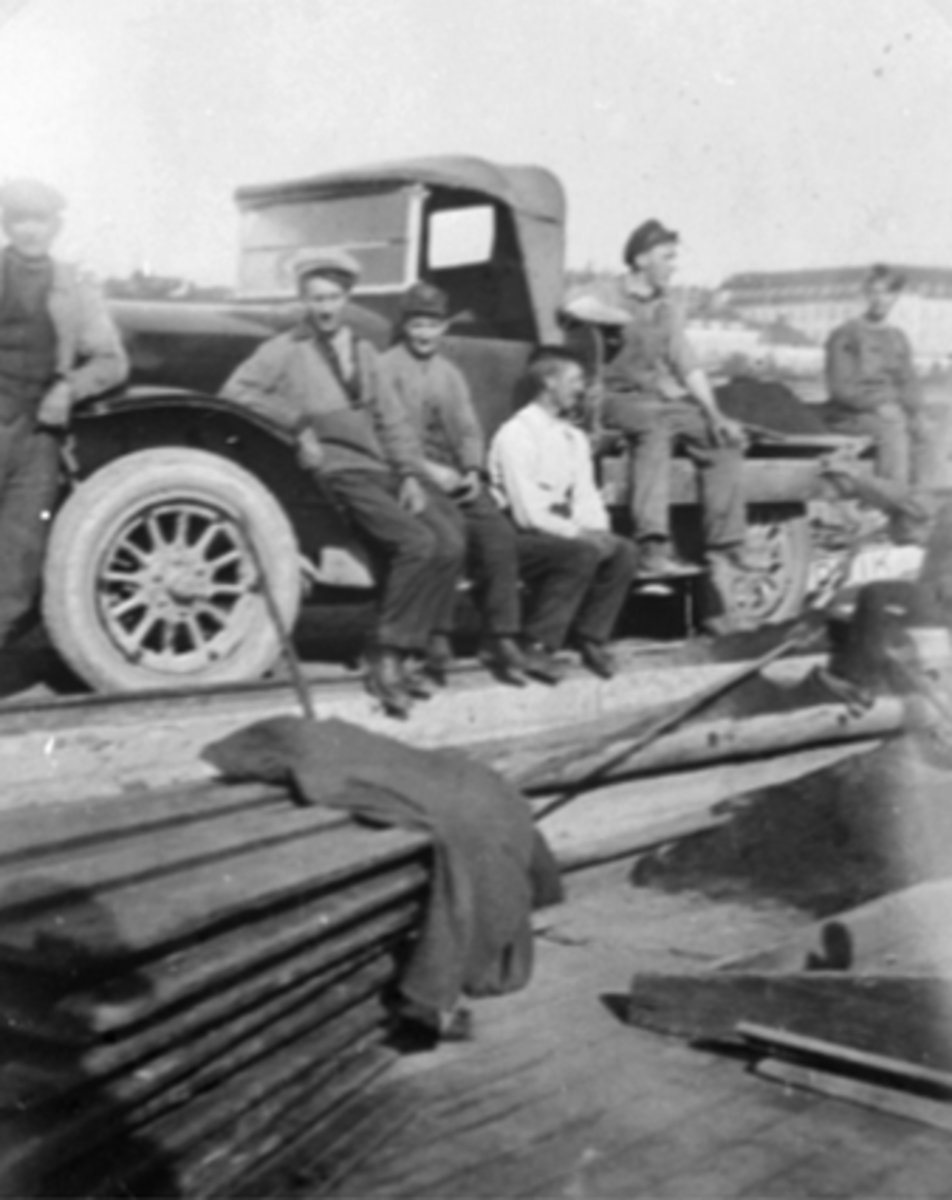 Anno Domkirkeodden, LASTEBIL, SAND PÅ LASTEPLANET, 7 MENN, HAGENS TRANSPORT, HAMAR BRYGGE