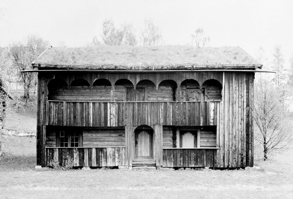 Anno Domkirkeodden, EKSTERIØR GRIMSRUDBYGNINGEN, HDH. 14, OPLANDSKE FOLKEMUSEUM, HEDMARKSMUSEET OG DOMKIRKEODDEN