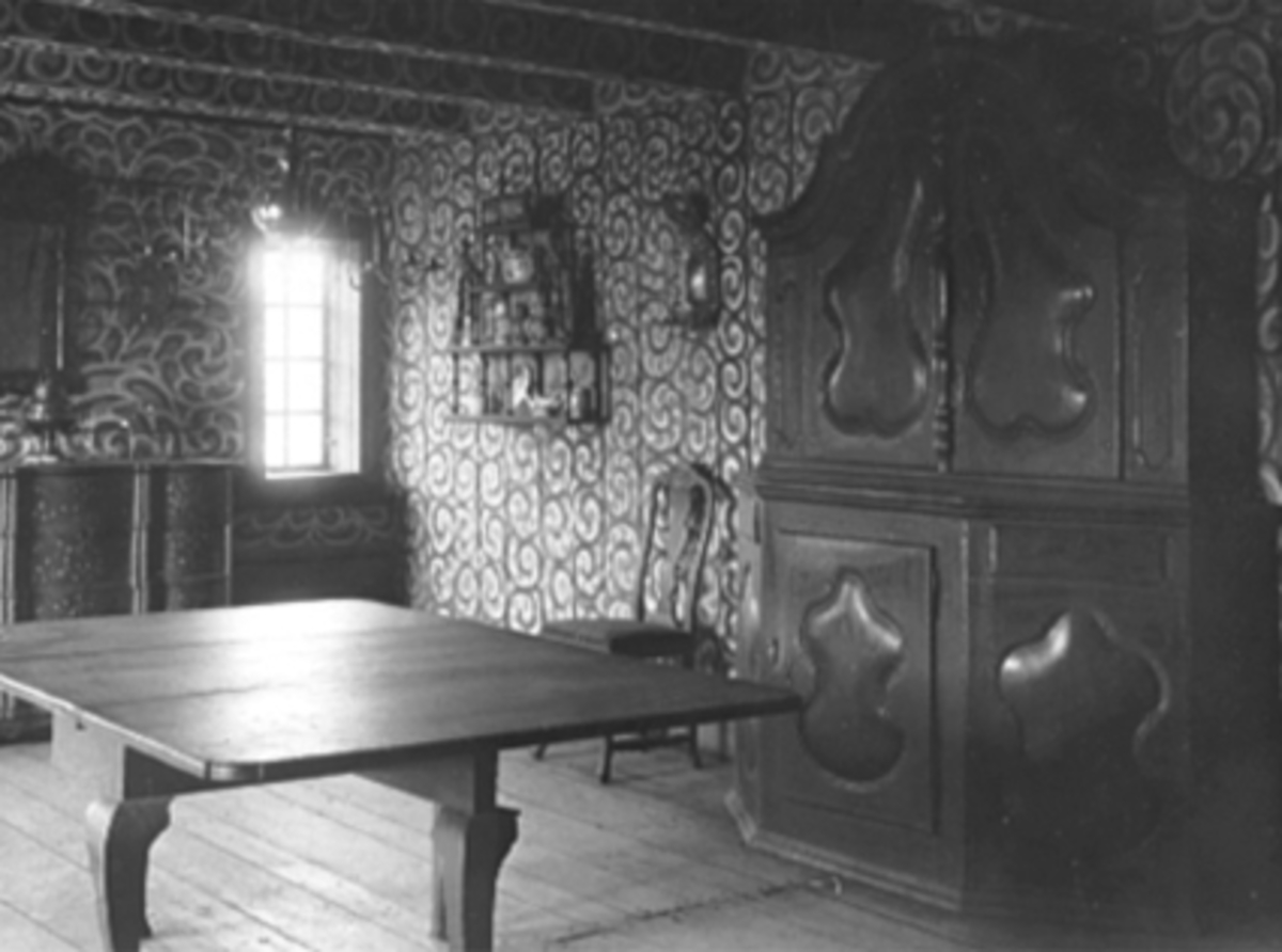 Anno Domkirkeodden, INTERIØR, RØDSALEN 2. ETASJE, BOLSTADBYGNINGEN HDH. 12, DEKOR
