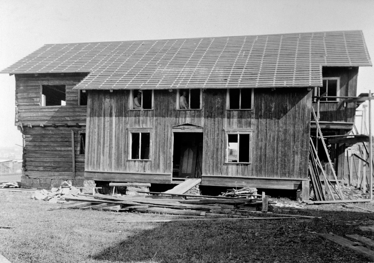 Anno Domkirkeodden, Bolstadbygningen fra Veldre, gjenreises på Hedmarksmuseet, Domkirkeodden, 1915. HDH.12.