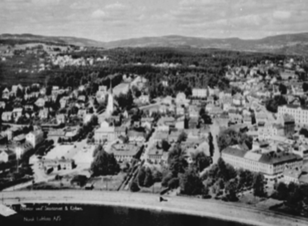 Anno Domkirkeodden, FLYFOTO HAMAR BY, SENTRUM, STORTORGET. Bildet er tatt før 1940.