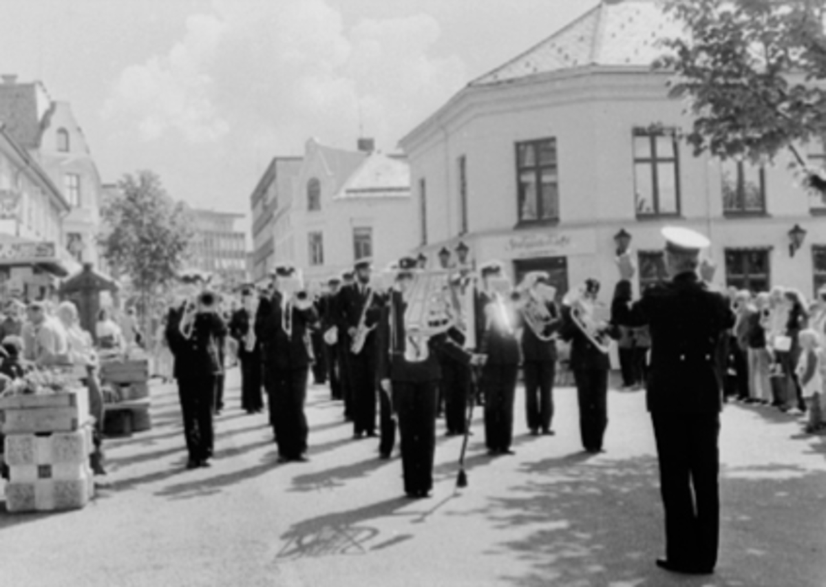 Anno Domkirkeodden, MUSIKKORPS, HAMAR POLITIKORPS SPILLER I TORGGATA