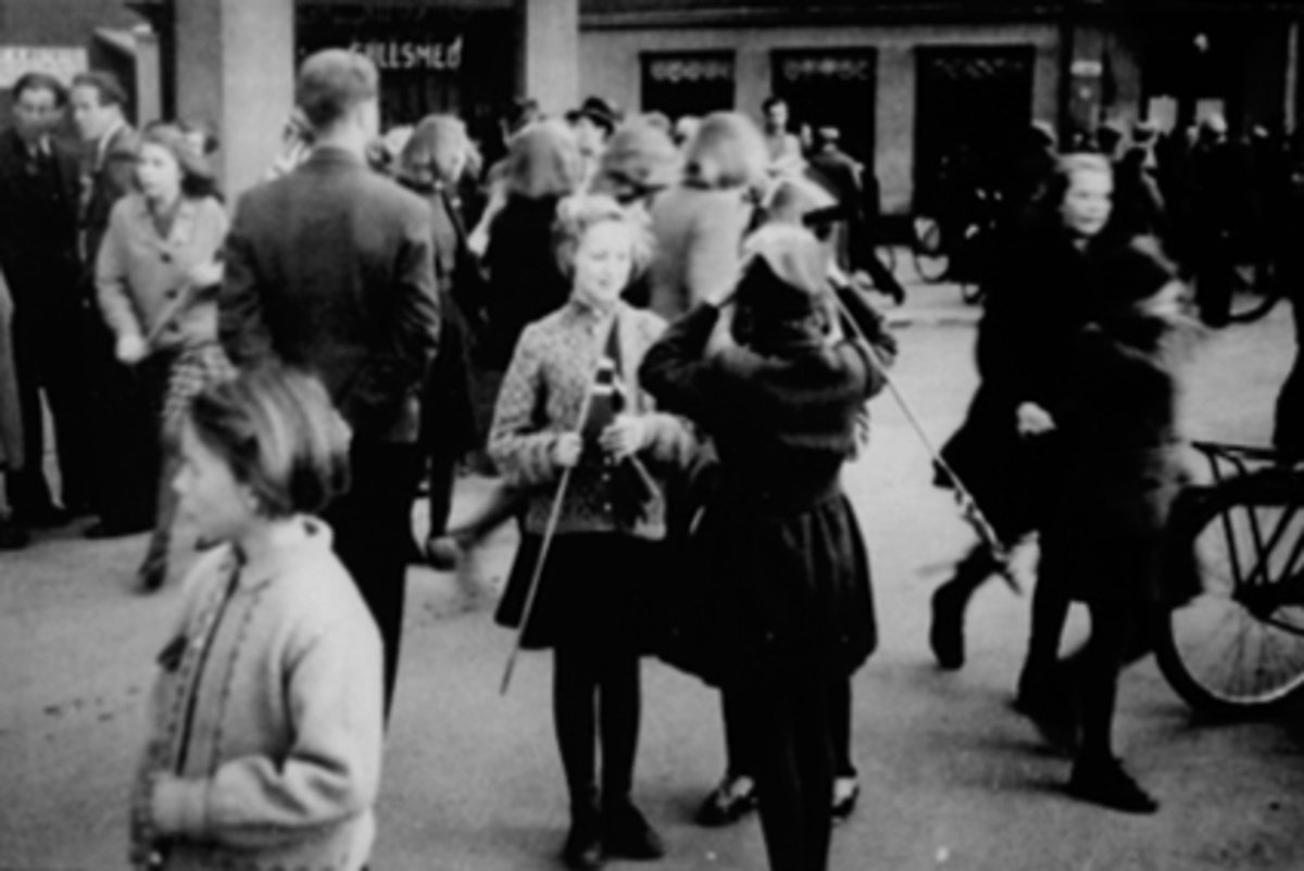 Anno Domkirkeodden, FREDSDAGENE I MAI 1945 ETTER KRIGEN, RANDI, GERD, KARI, MAGNHILD, INGER VED HOTELL ASTORIA.