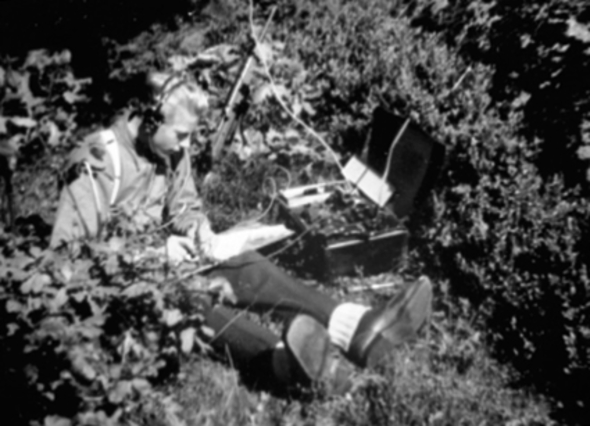 Anno Domkirkeodden, MILORG D-25, TELEGRAFIST GUNNAR ENGE, DEKKNAVN: FINN GNIST, MED RADIOSENDER, SENDTE FRA ÅSTADALEN UNDER KRIGEN.