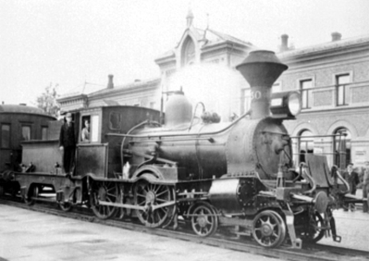 Anno Domkirkeodden, DAMPLOKOMOTIV NR. 30, HAMAR JERNBANESTASJON