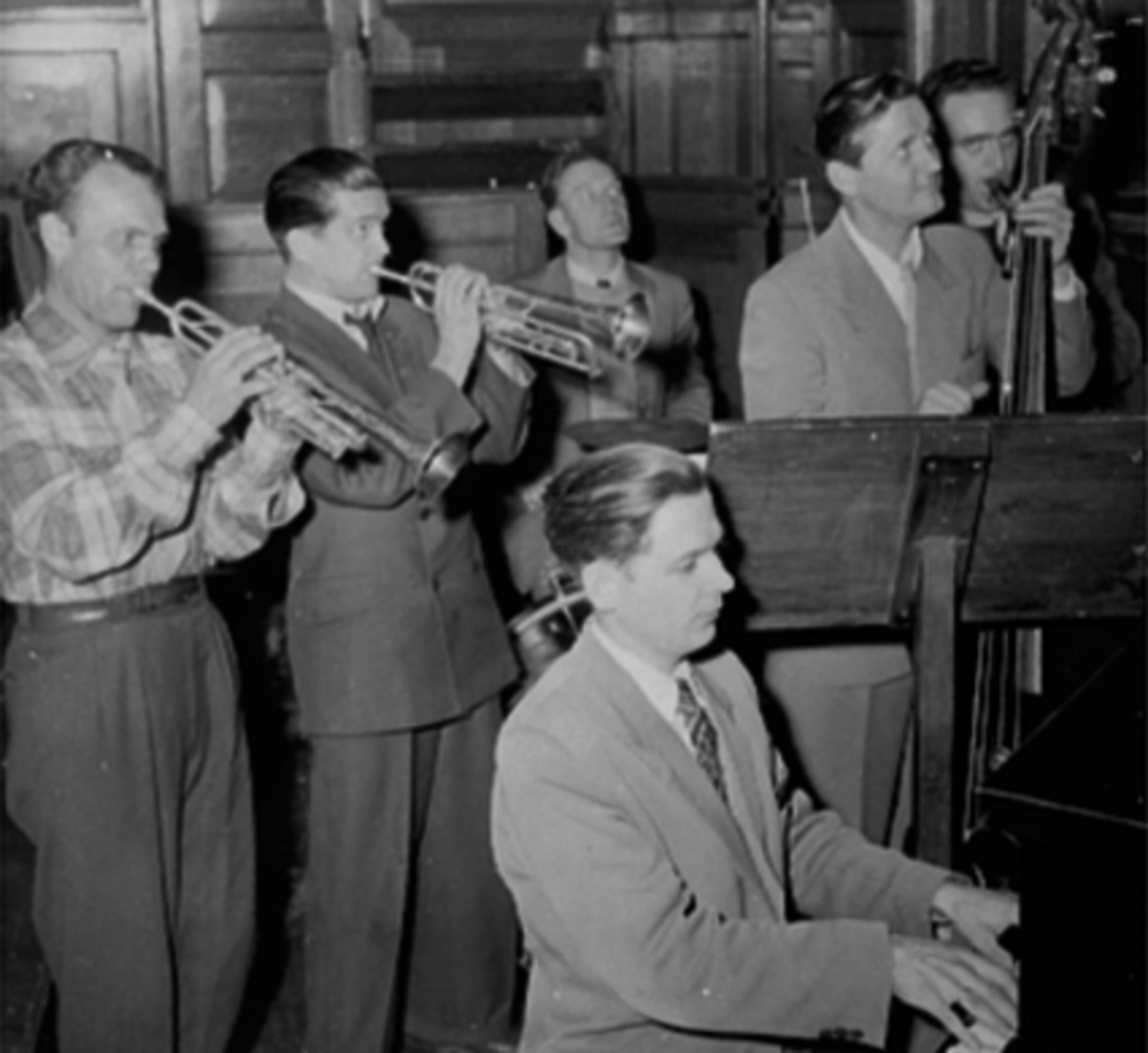 Anno Domkirkeodden, GRUPPE 6 MUSIKKERE, FRA VENSTRE: KÅRE PRESTSÆTHER, HENRY ELFSTEDT, TOR MONSEN, ARNE ØSTBYE, EGIL ALEX HANSEN, FORAN PÅ PIANO JORULF STORBEKKEN