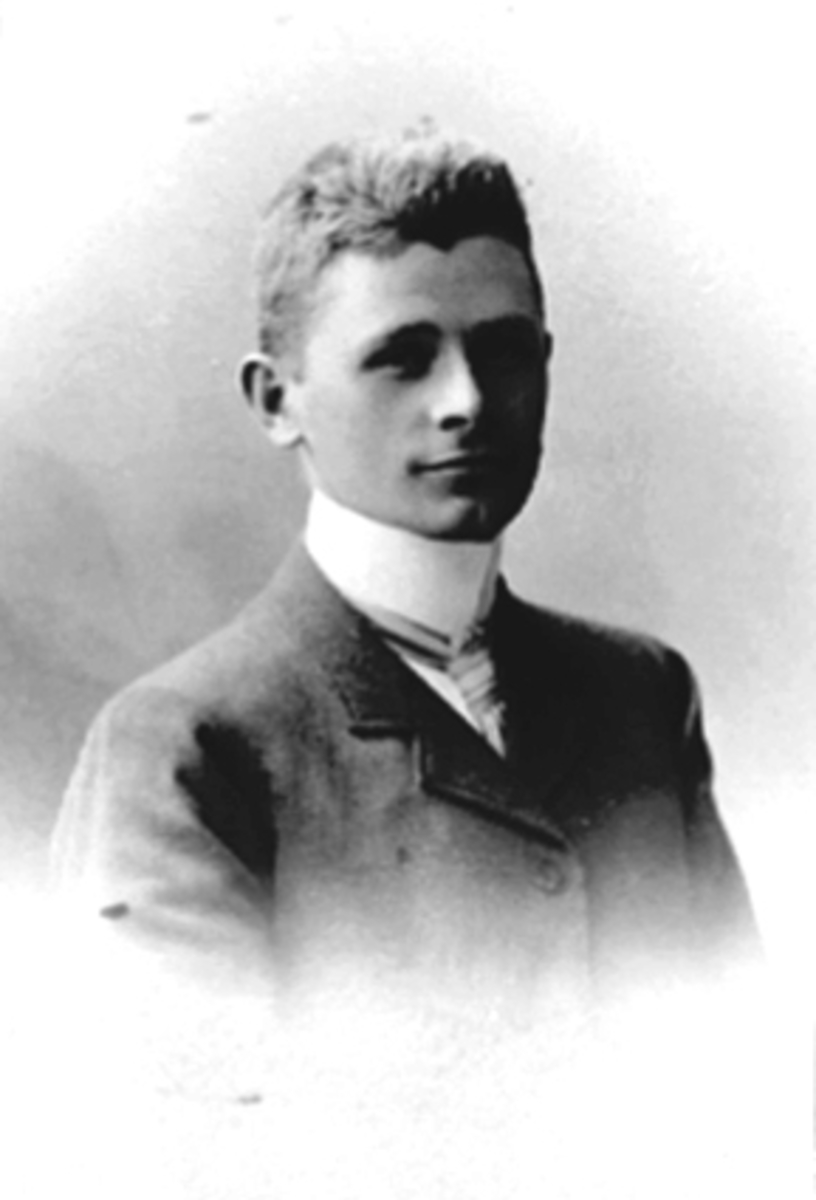 Anno Domkirkeodden, KNUT SANDVIK