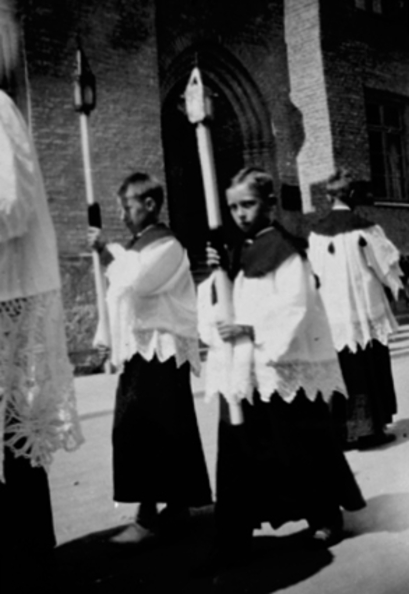 Anno Domkirkeodden, KATOLSKE MENIGHET, ST. TORFINN, KRISTI LEGEMES FEST, GUTTER I PROSESJON