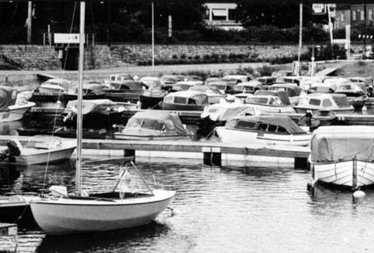 Anno Domkirkeodden, HAMAR BRYGGE. SMÅBÅTHAVNA. 8 METERSPLANET, FRITIDSBÅTER
