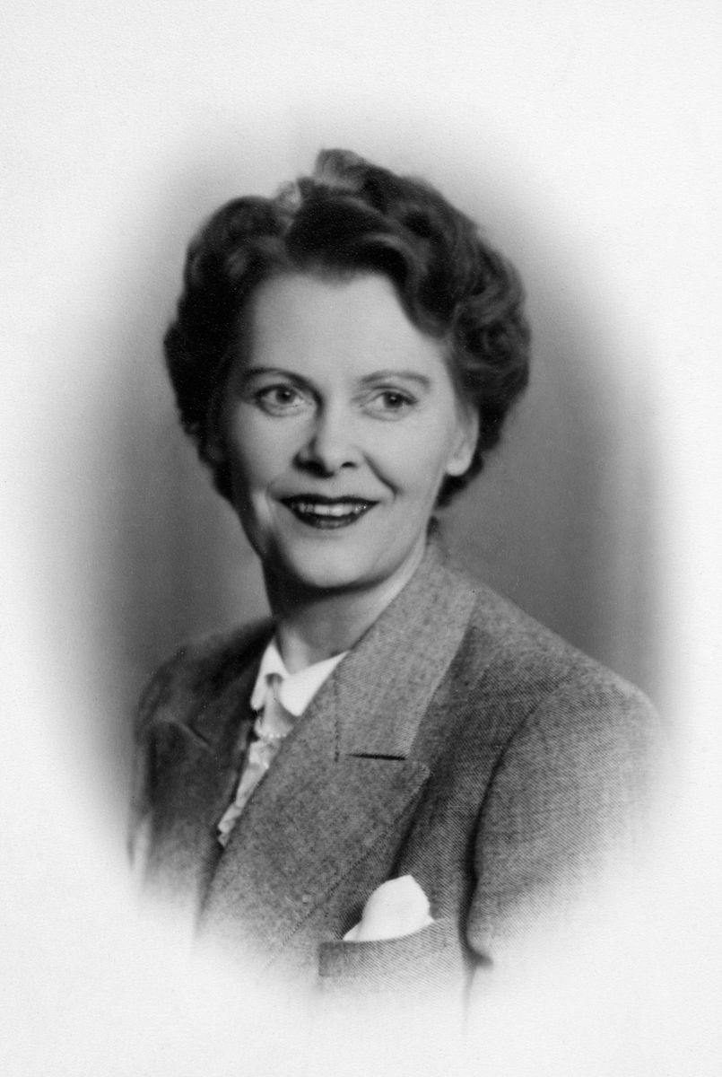 Anno Domkirkeodden, HAMAR KRETS AV NORGES RØDE KORS. PORTRETT INGEBORG HØYE. FORKVINNE FRA 21. 3. 1950-3. 3. 1953.
