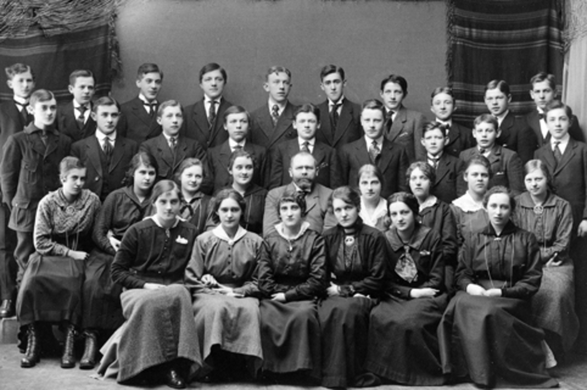 Anno Domkirkeodden, HAMAR HANDELSSKOLE. GRUPPE ELEVER OG LÆRERE. NAVN UKJENTE. 6 - MNDL. KURSUS MARS 1917.