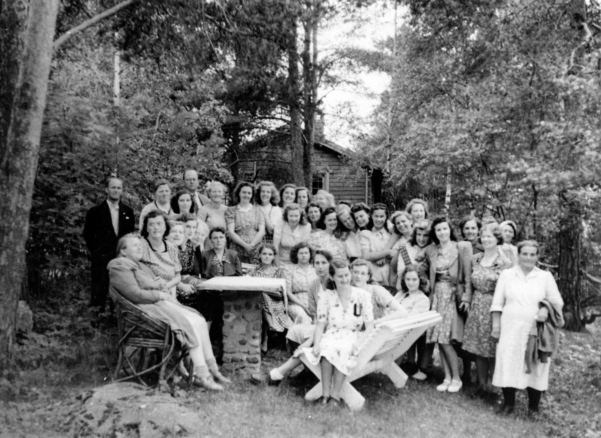 Anno Domkirkeodden, HAMAR DØVES VEL. STOR GRUPPE UKJENTE, ELEVSTEVNE CA. 1950. SE BOKA HISTORIEN OM DE DØVES VEL S. 126.