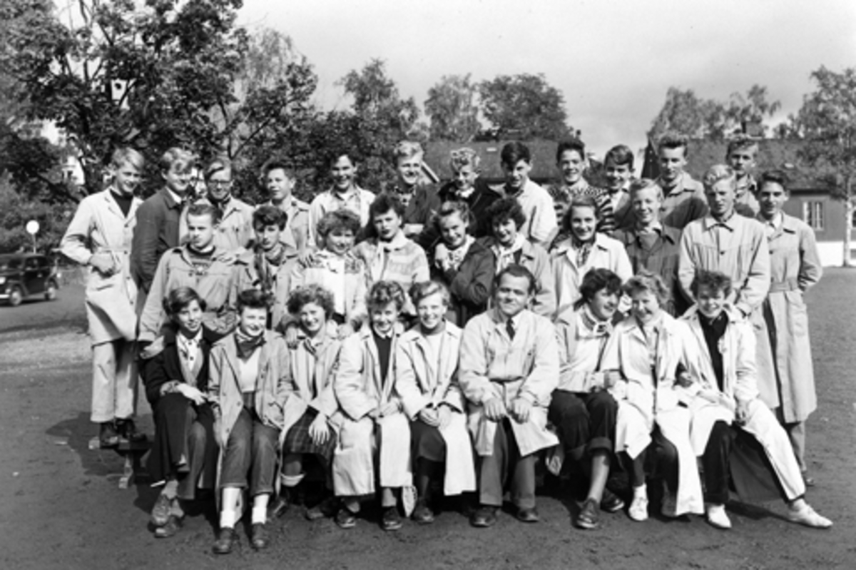 Anno Domkirkeodden, HAMAR KATEDRALSKOLE, MIDDELSKOLEKLASSE, GRUPPE UKJENTE ELEVER, LEKTOR HARALD RANHEIMSÆTER.