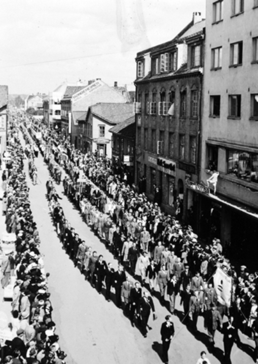 Anno Domkirkeodden, VANGSVEIEN, VED ASTORIA HOTELL, OPPTOG, UKJENT ANLEDNING