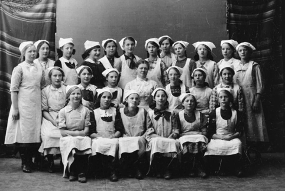 Anno Domkirkeodden, GRUPPE 25, UKJENTE, HAMAR FOLKESKOLE, HUSSTELLKURS, 1911-1913.