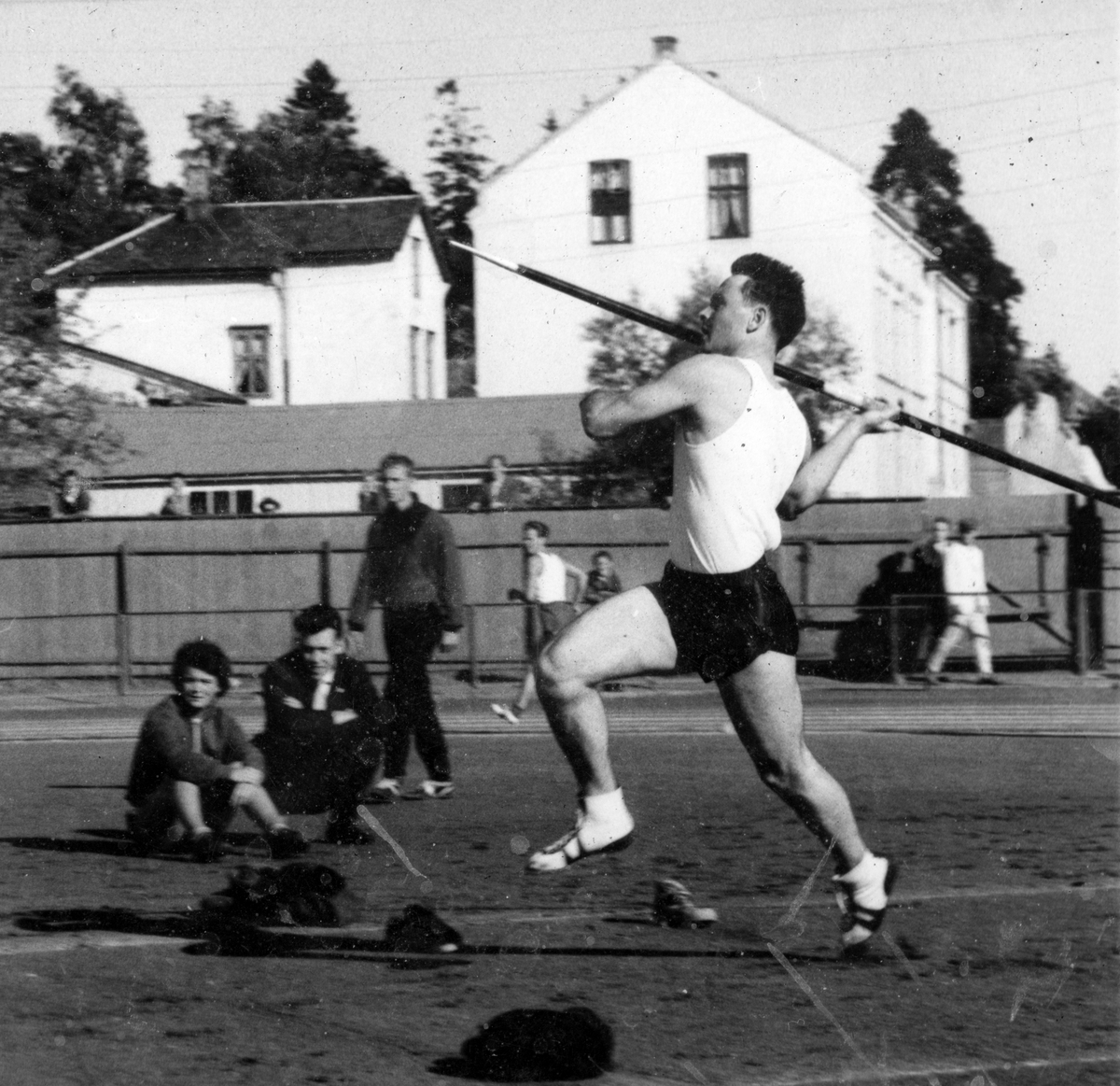 Anno Domkirkeodden, Spydkaster Egil Danielsen kaster spyd på Hamar stadion. Friidrett.
