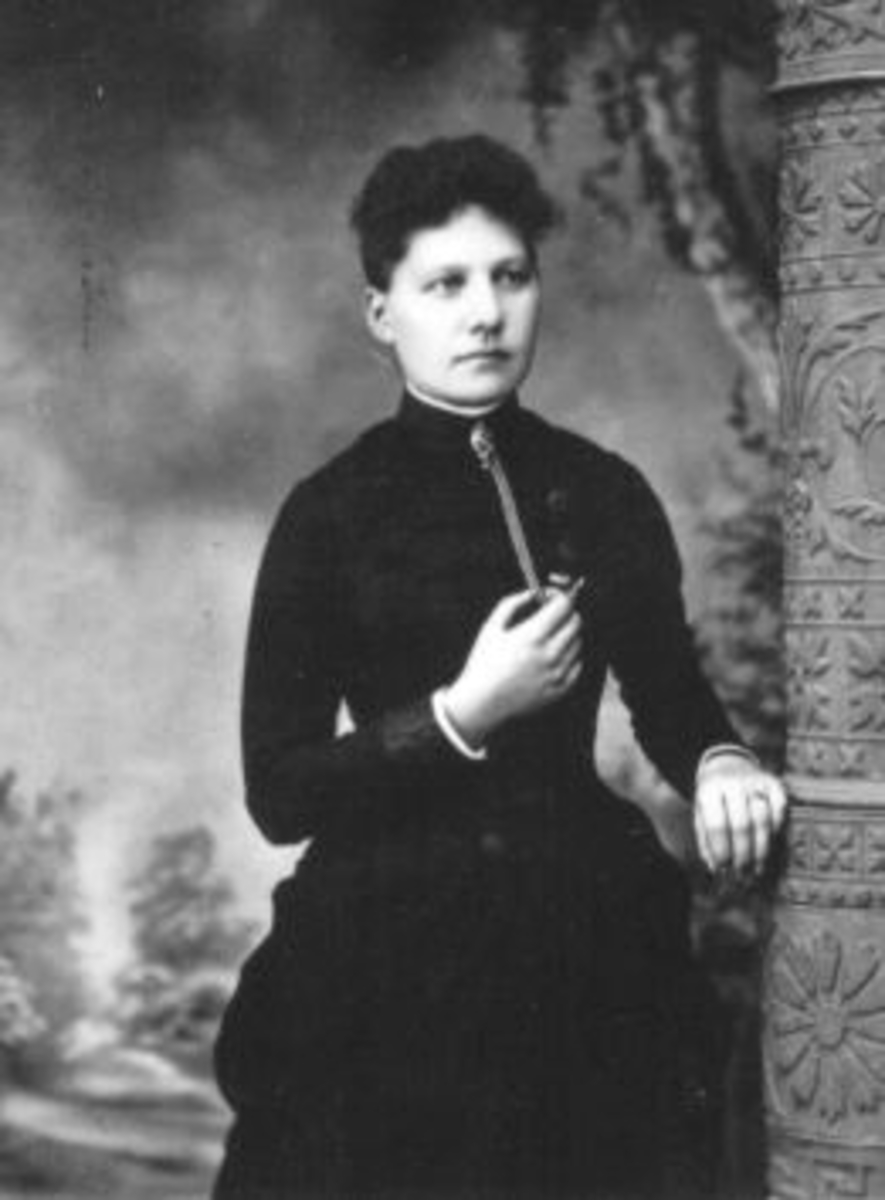 Anno Domkirkeodden, Portrett, Emma Rønningen, Helgøya. Reiste til Amerika i 1882.