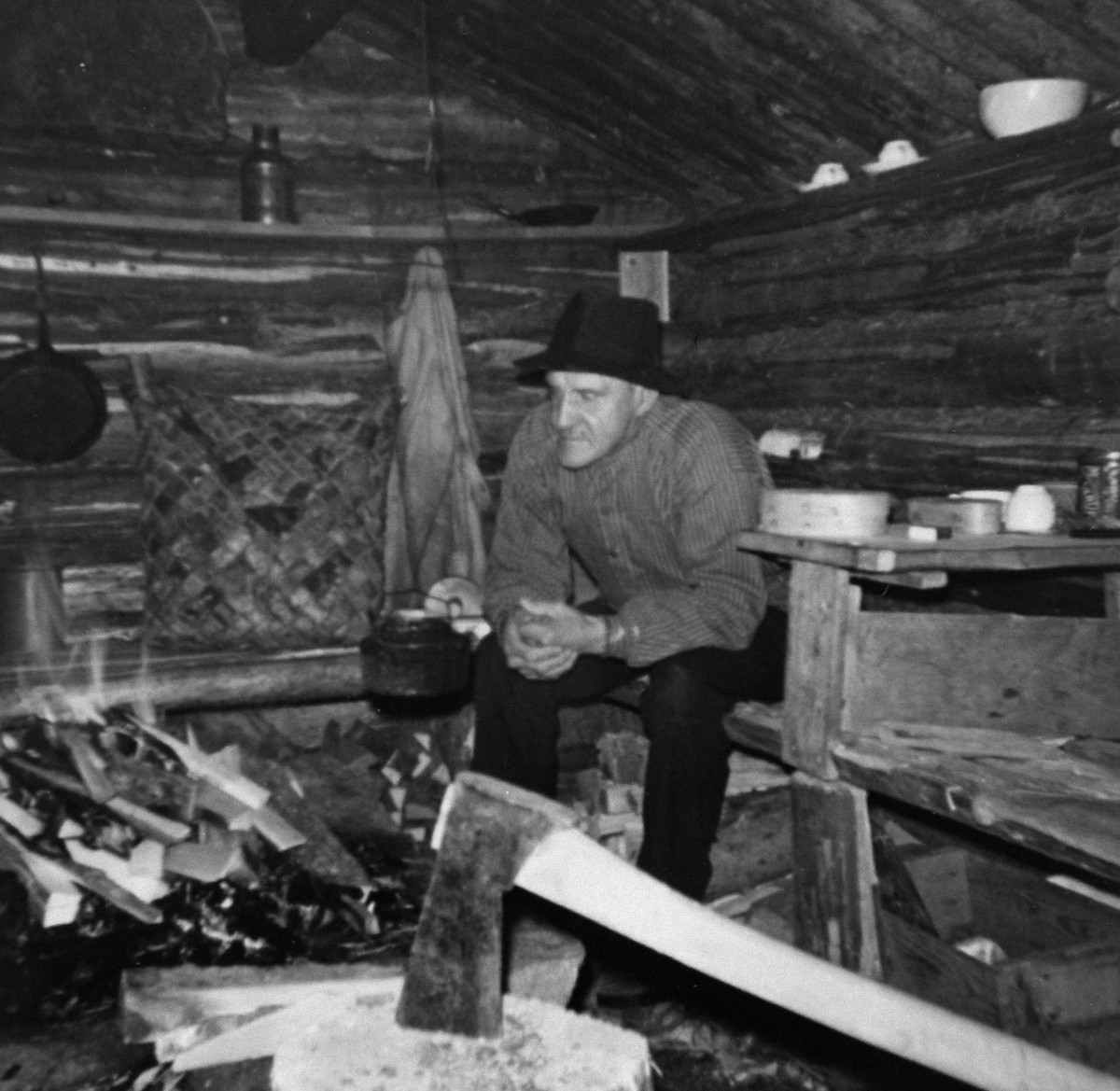 Anno Domkirkeodden, Portrett av Ole Ellefseter senior i tømmerkoie.