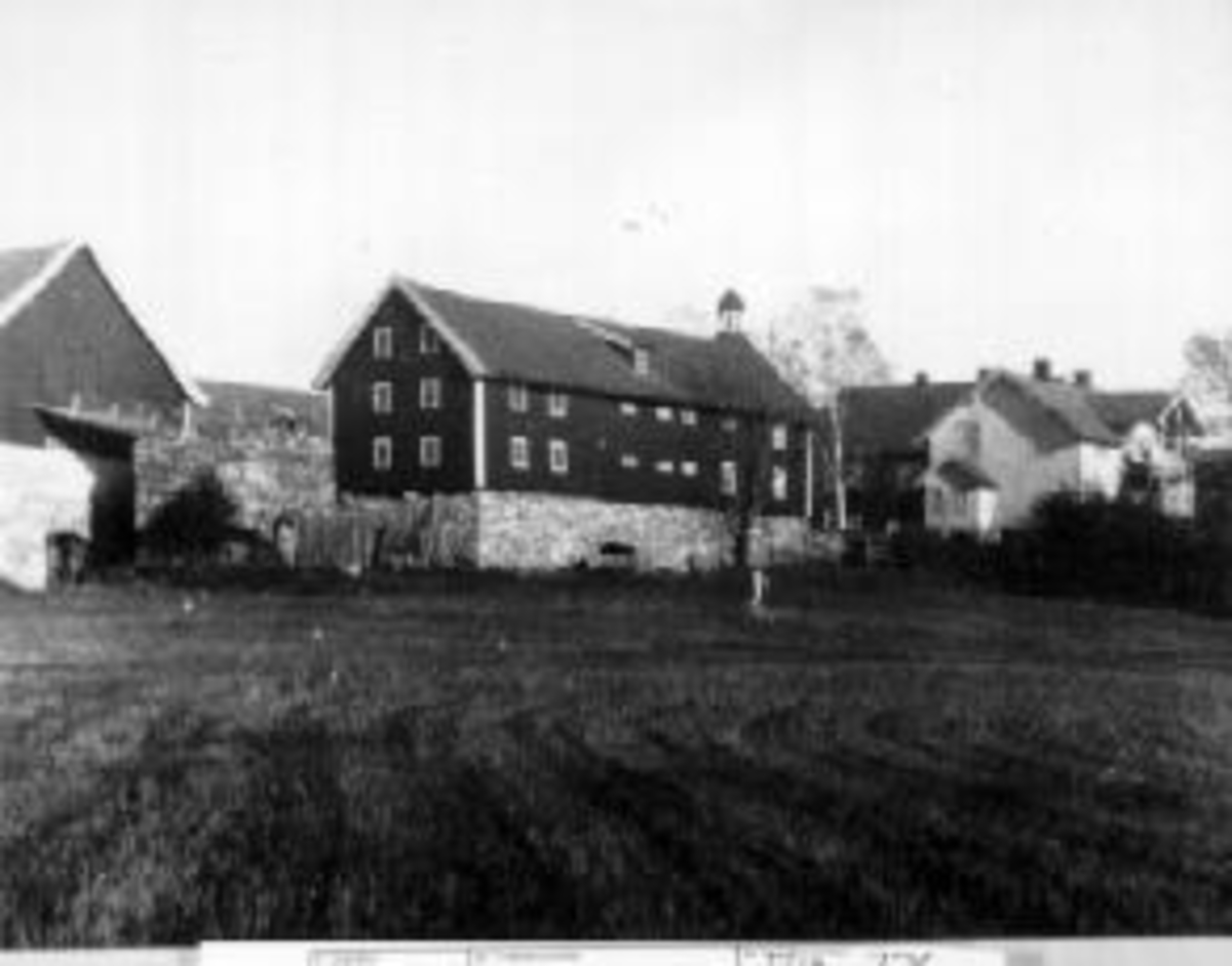 Anno Domkirkeodden, Eksteriør gardsbruk. Noen av husa på Mellom-Kise, Nes, Hedmark.
