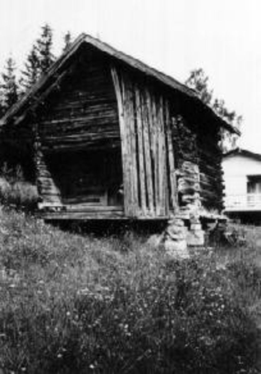 Anno Domkirkeodden, Eksteriør, stabbur på Dæhli, Nes, Hedmark. Trolig bygd på 1700-tallet.
