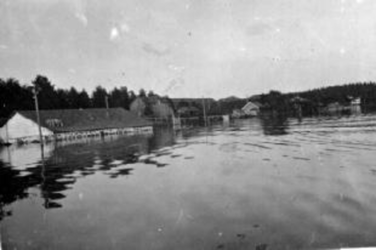 Anno Domkirkeodden, Eksteriør, lager for Strand brænderi ved Mjøsa. Flom i Mjøsa 1927.