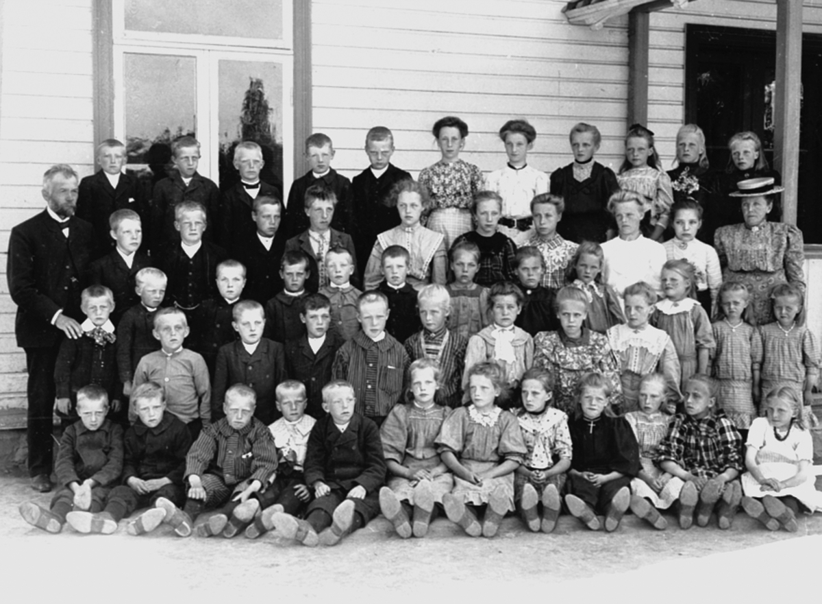 Anno Domkirkeodden, Elever og lærere ved Fagerlund skole, Brumunddal.