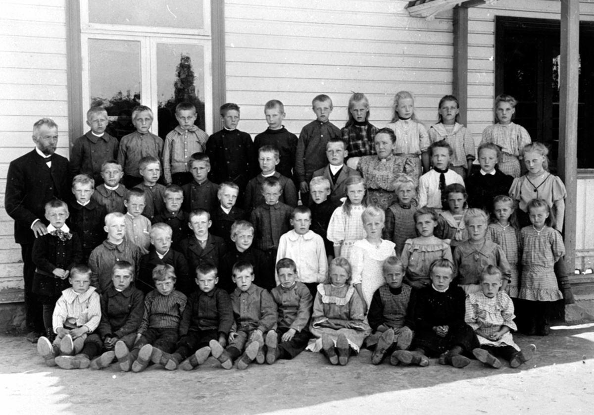 Anno Domkirkeodden, Elever og lærere ved Fagerlund skole, Brumunddal.